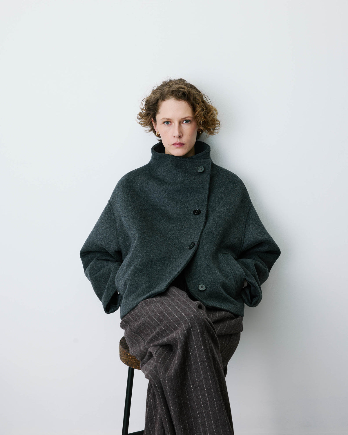 Manteau court col cheminée en laine mélangée anthracite Blanca