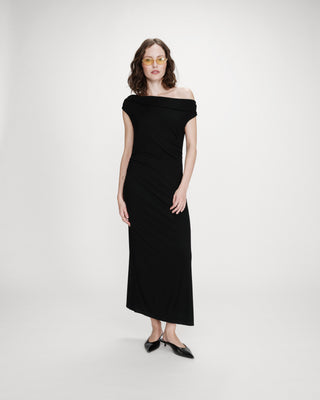 Robe longue cintrée col asymétrique noir Vanity