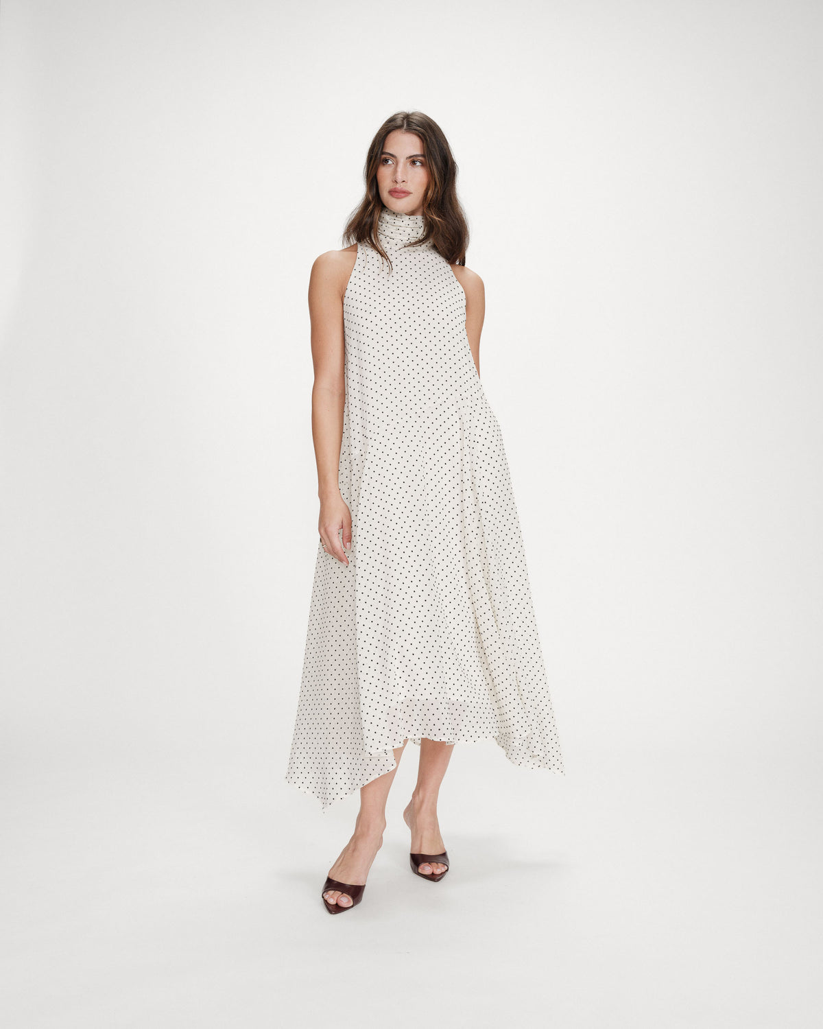 Robe longue fluide à pois col montant à nouer ivoire Valoria