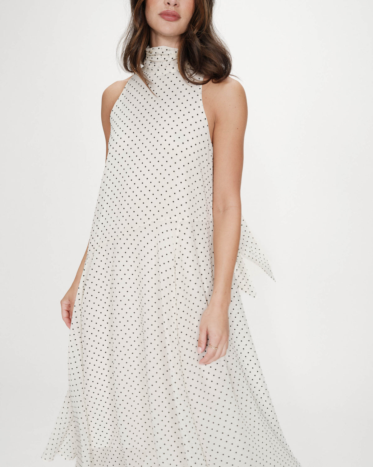 Robe longue fluide à pois col montant à nouer ivoire Valoria