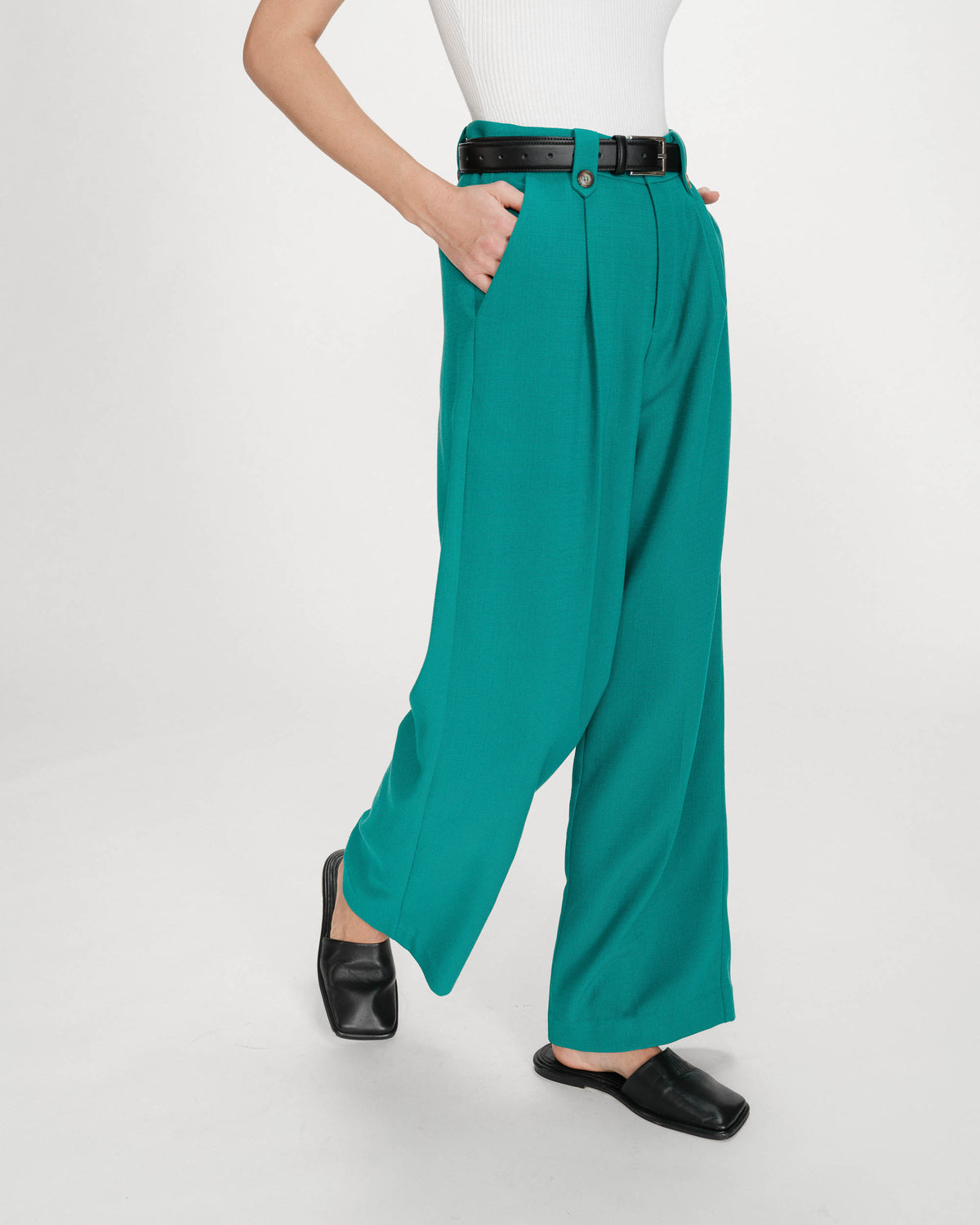 Straight tailored pants with pleats vert Pierre