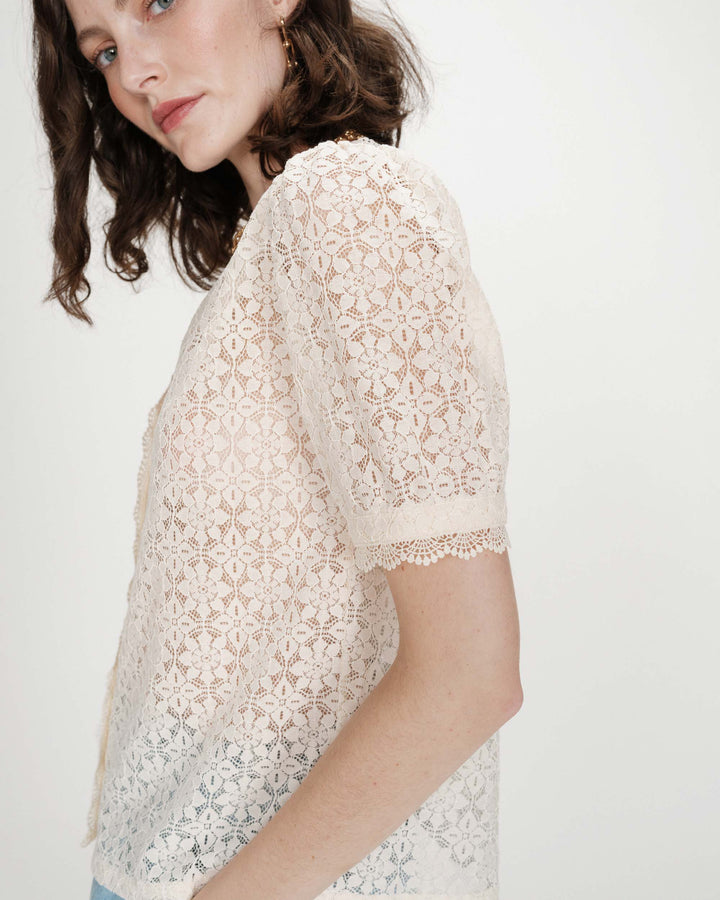 Short-sleeve V-neck lace blouse amande Vicky