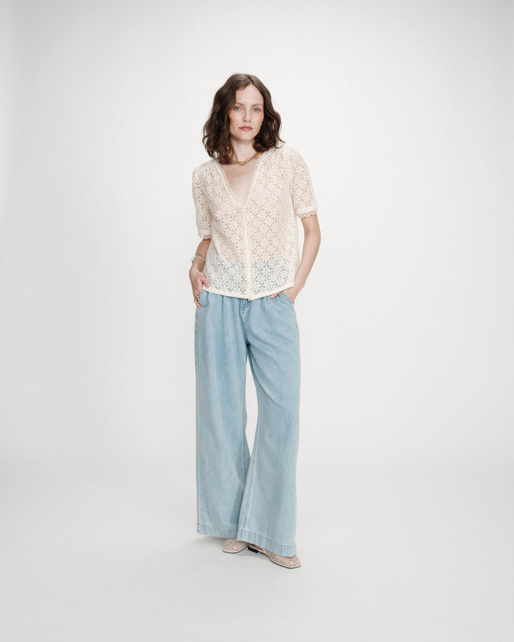 Short-sleeve V-neck lace blouse amande Vicky