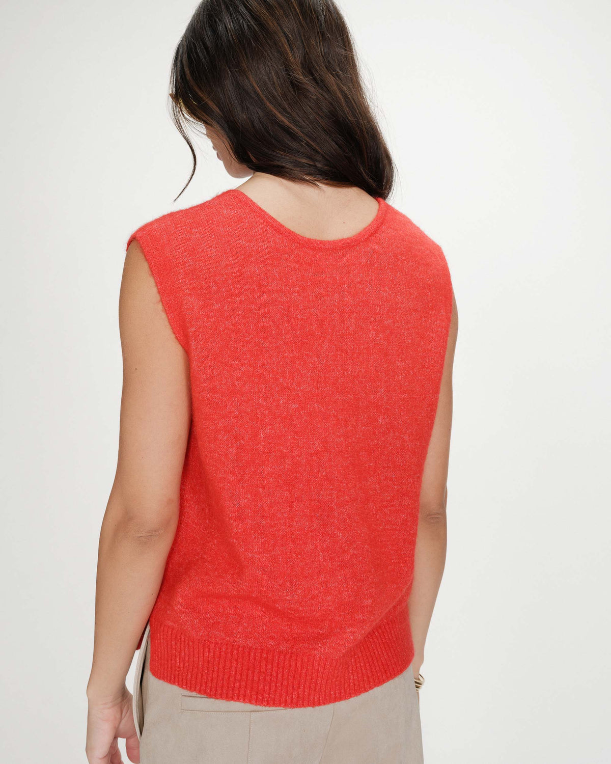 Sleeveless V-neck cardigan with buttons sanguine Nars