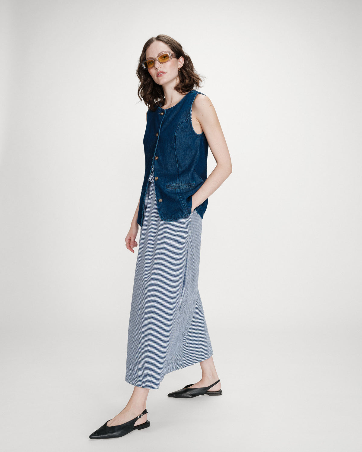 Fitted sleeveless denim jacket with buttons mediumblue Vallon