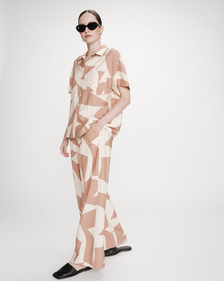 Chemise imprimée graphique mocha Veil