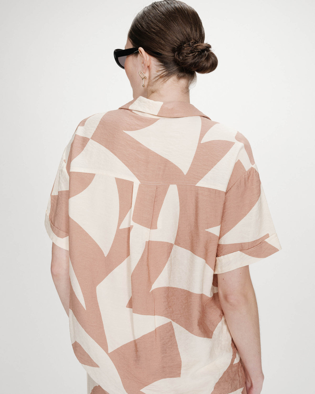 Chemise imprimée graphique mocha Veil