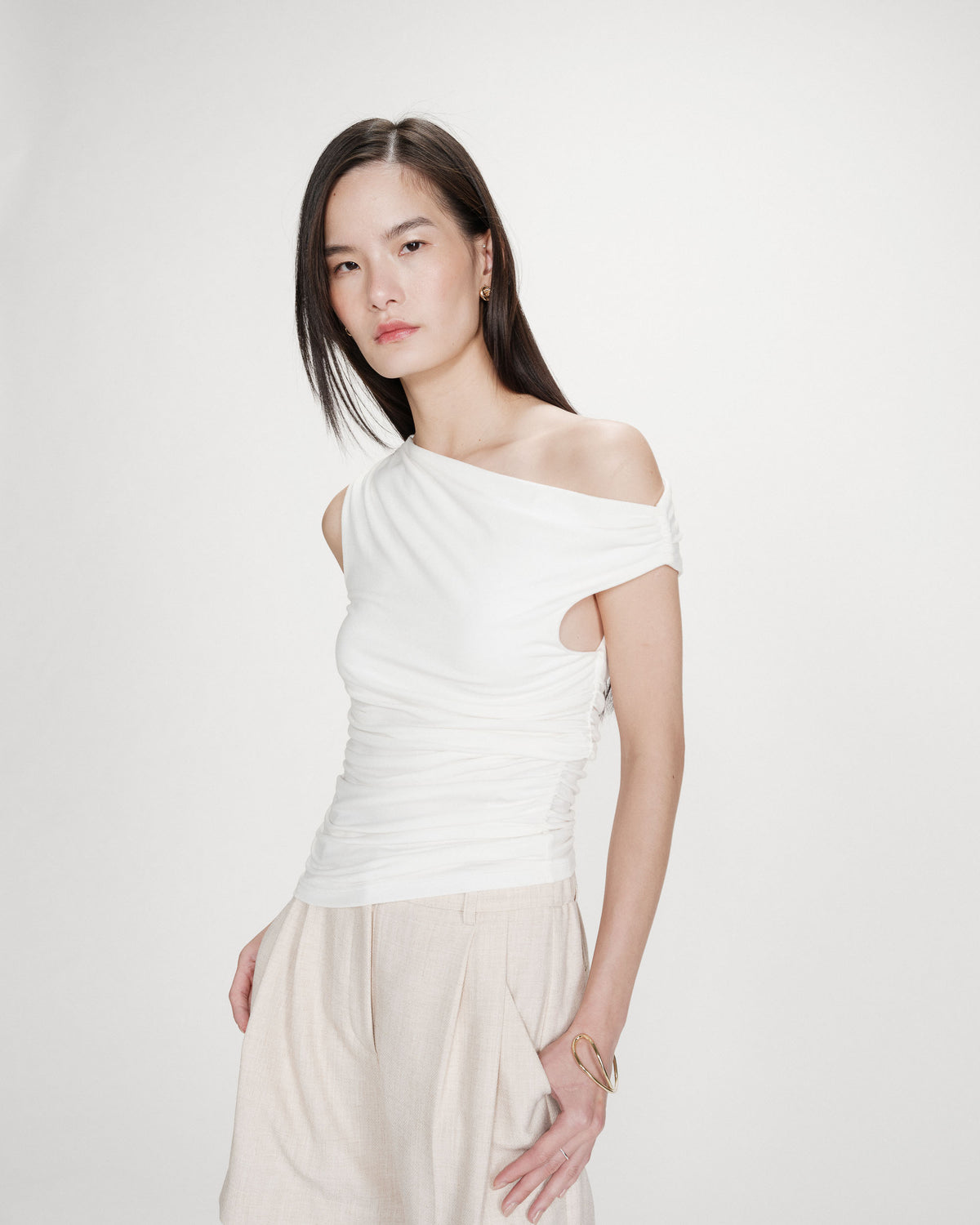Fitted asymmetric draped top ivoire Vodia