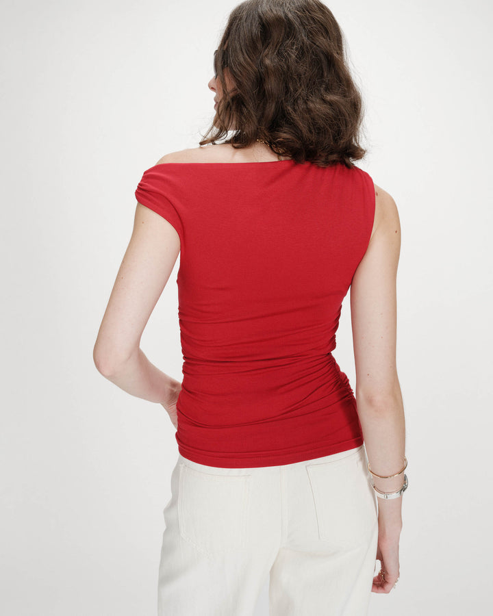 Top drapé asymétrique près du corps rouge Vodia