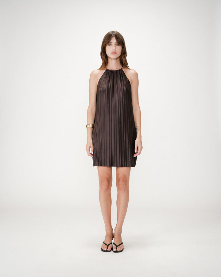 Robe courte plissée à encolure américaine chocolat Wilona