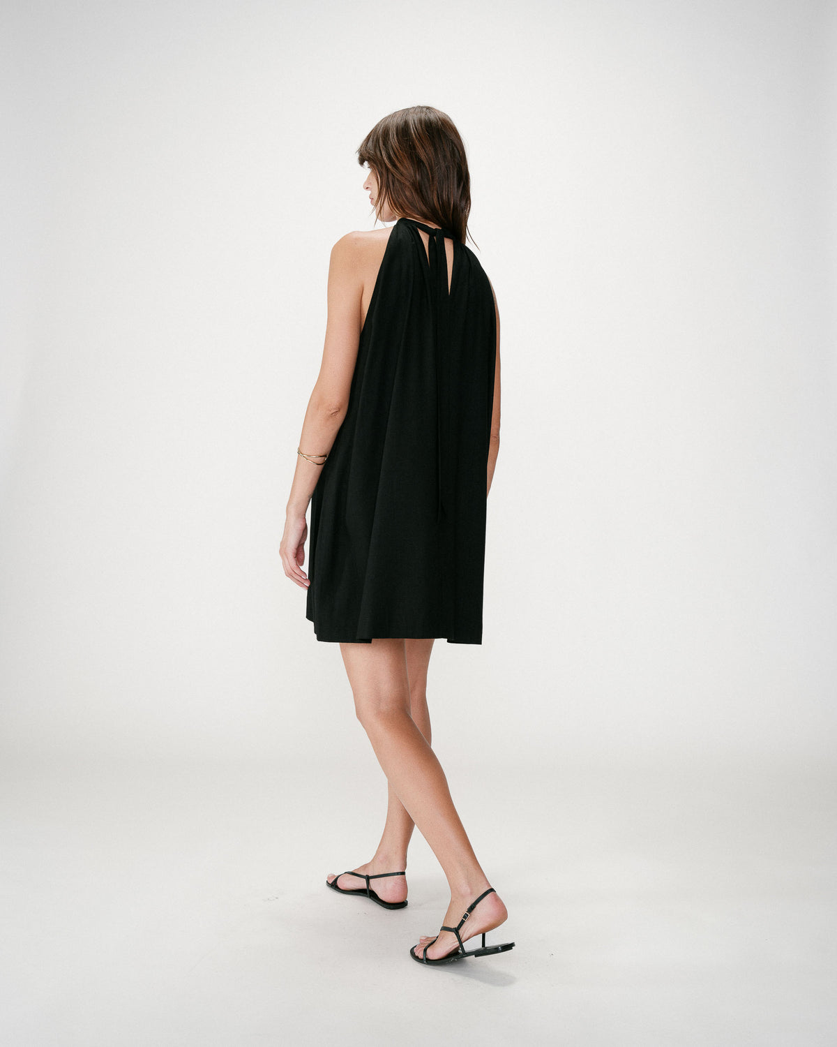 Robe courte évasée en lin dos à nouer noir Whola