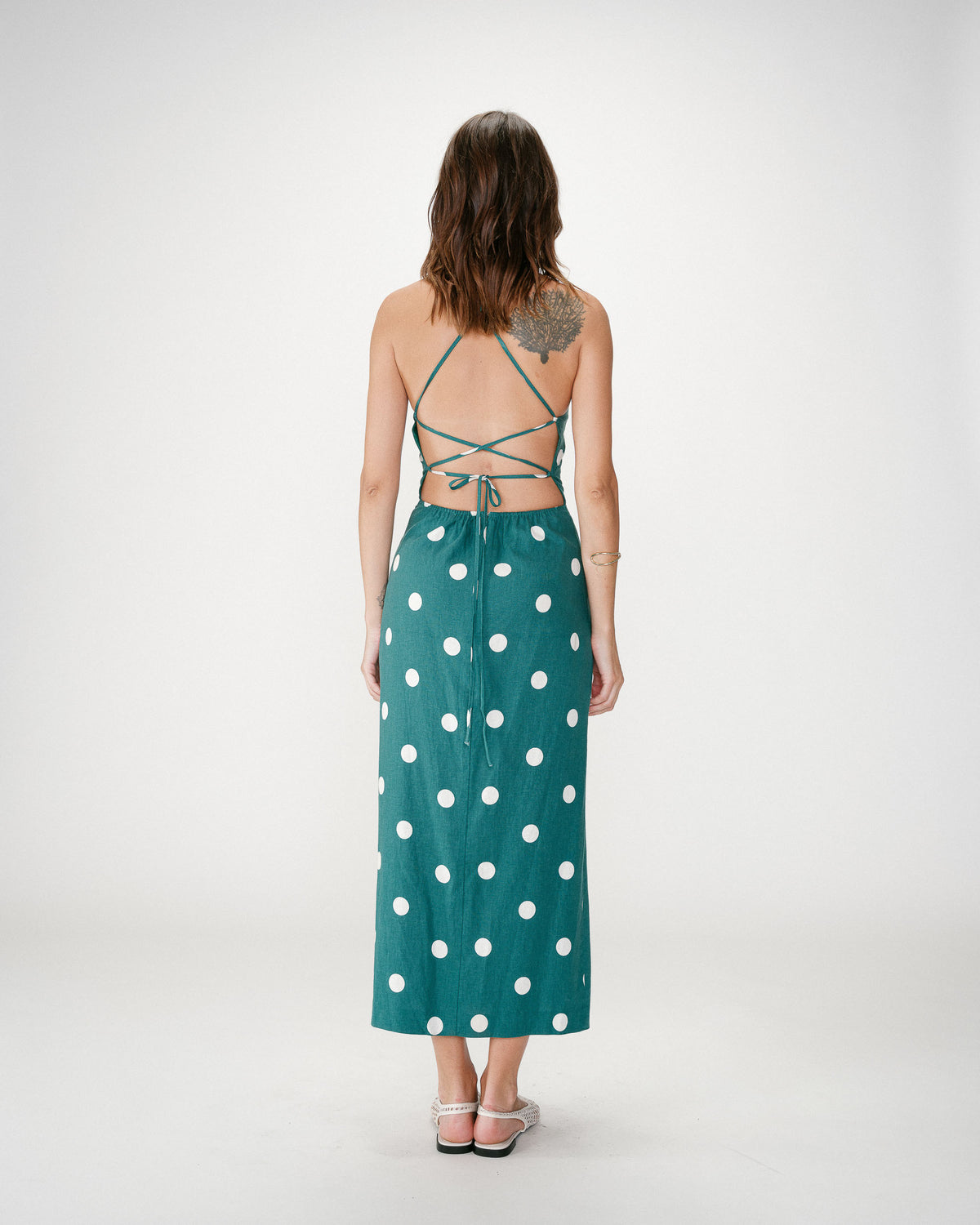 Fitted polka dot long dress with open back emeraude Wyella