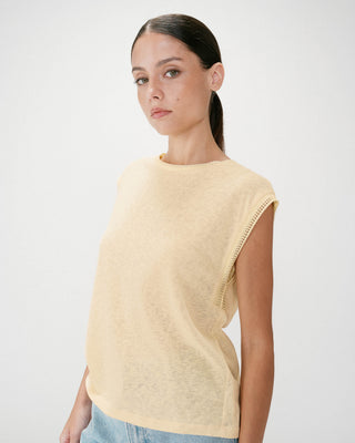 Top recto con cuello y mangas caladas jaune Wallace