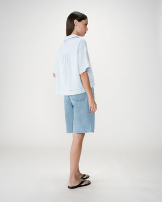 Chemise large manches courtes détails dentelle ciel Winka