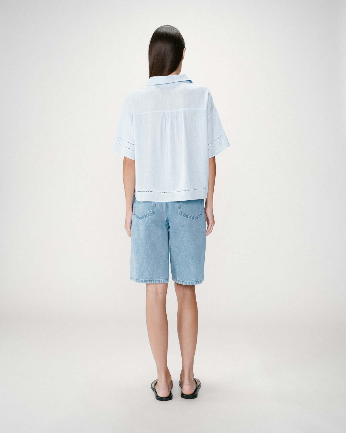 Chemise large manches courtes détails dentelle ciel Winka