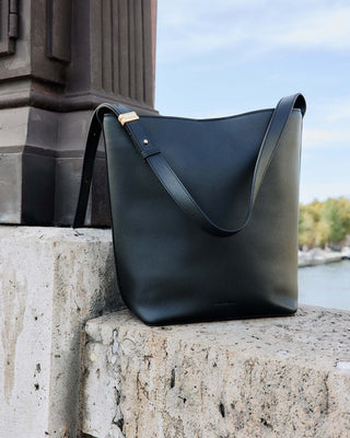 Sac seau en cuir de vachette noir Le come